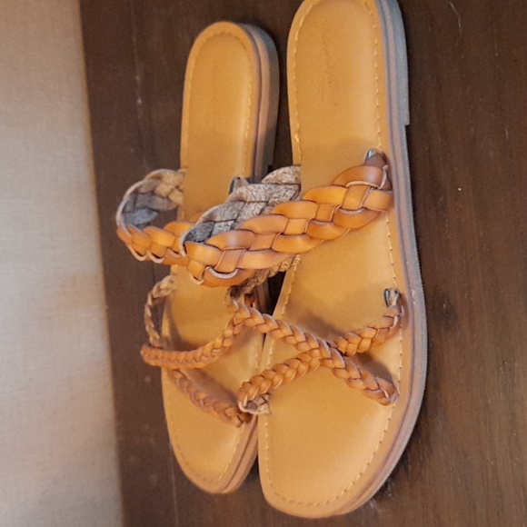 Universal Thread Sandals - Picture 4 of 6
